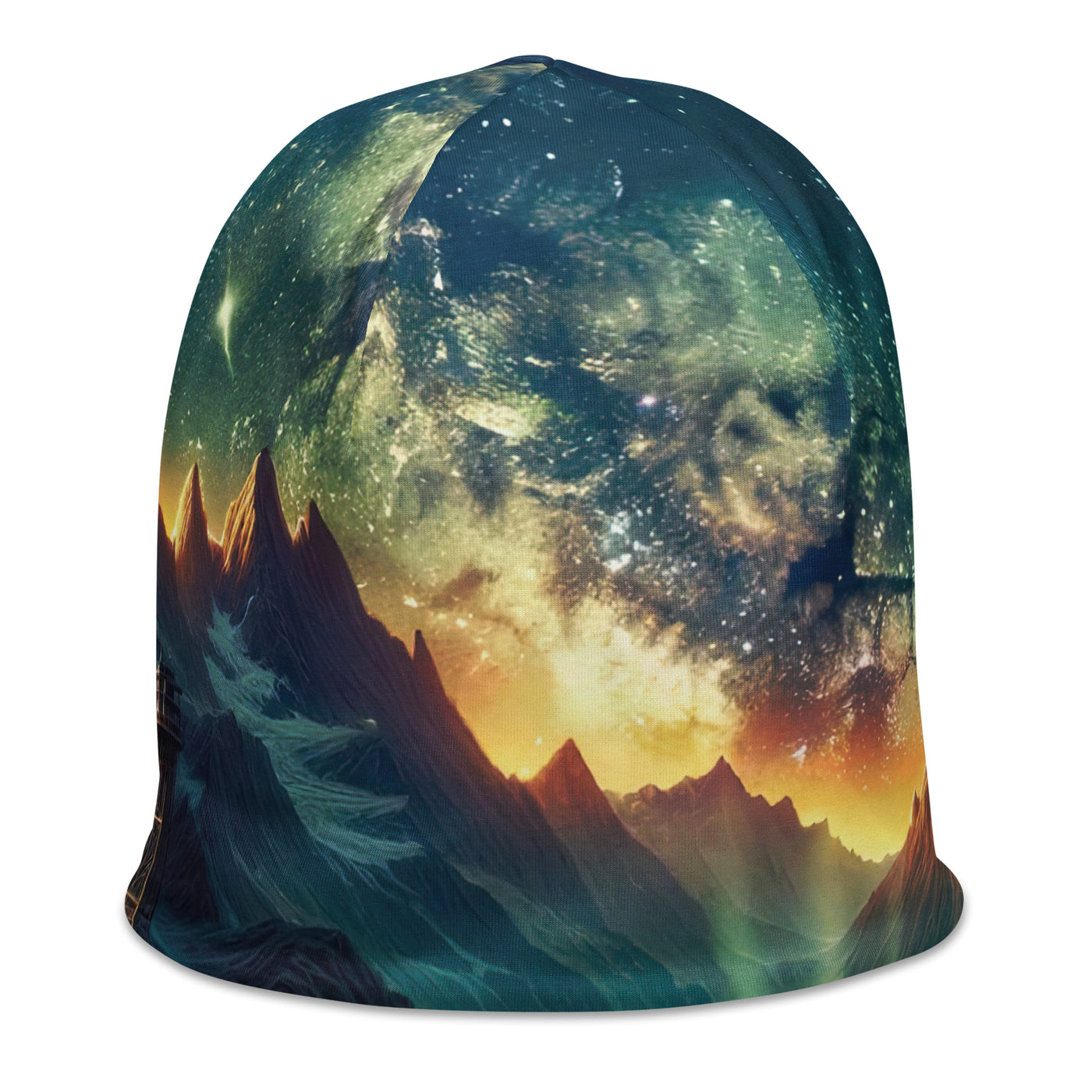 Alpine Wildnis mit Bergdorf unter sternenklarem Nachthimmel - Beanie (All-Over Print) berge xxx yyy zzz