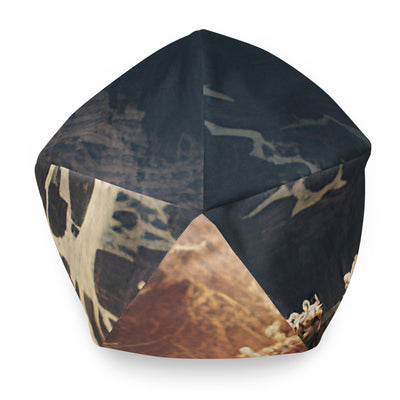 Epischer Berg, steiniger Weg und Blumen - Realistische Malerei - Beanie (All-Over Print) berge xxx