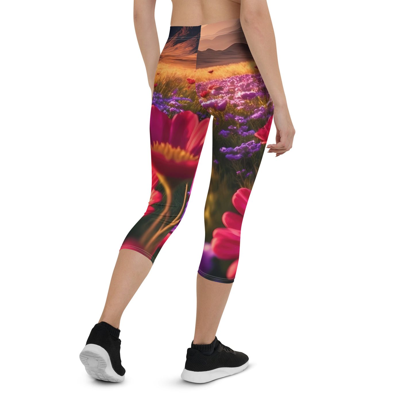 Wünderschöne Blumen und Berge im Hintergrund - Capri Leggings (All-Over Print) berge xxx