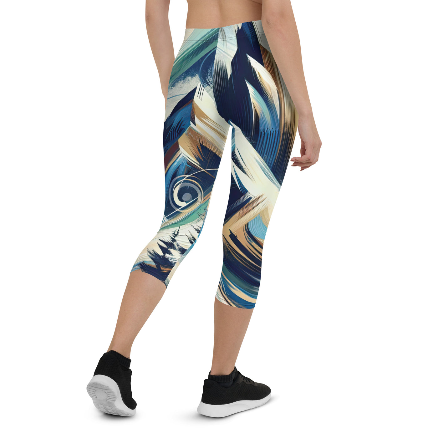 Abstrakte Kunst, die die Essenz der Alpen einfängt. Kräftige Pinselstriche stellen Gipfel und Muster dar - Capri Leggings (All-Over Print) berge xxx yyy zzz