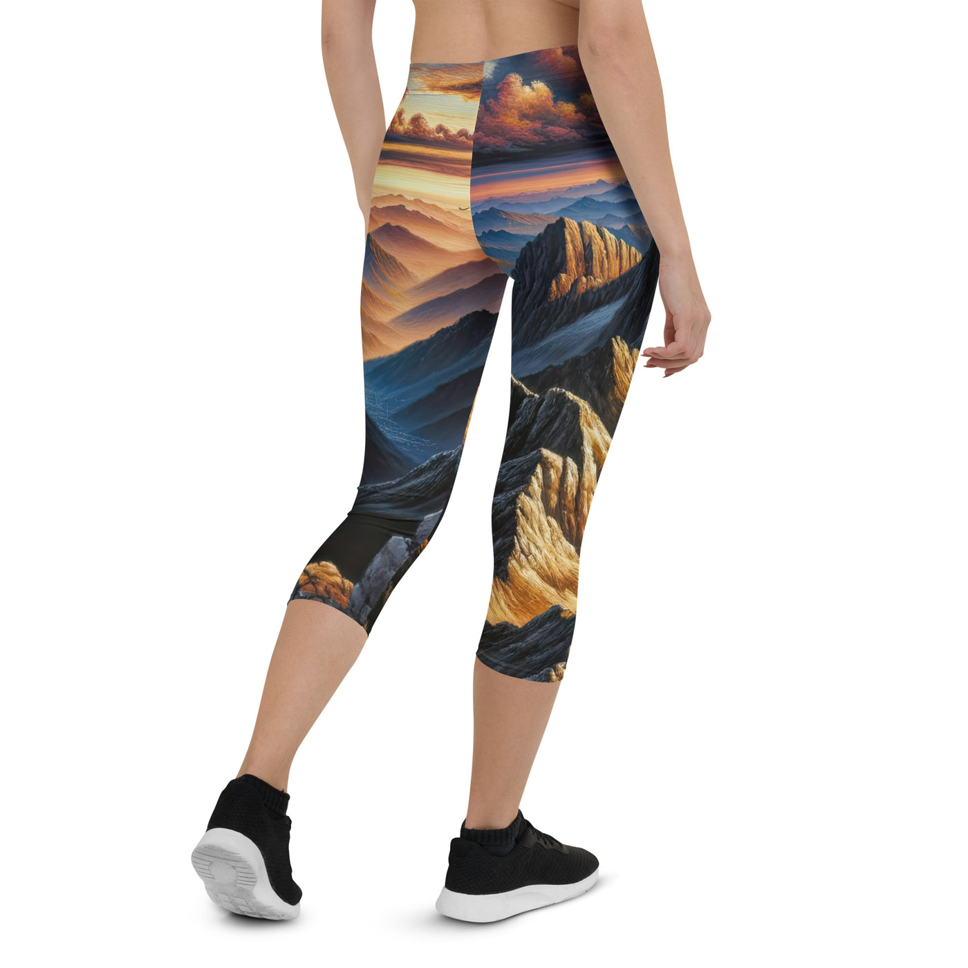 Alpen in Abenddämmerung: Acrylgemälde mit beleuchteten Berggipfeln - Capri Leggings (All-Over Print) berge xxx yyy zzz