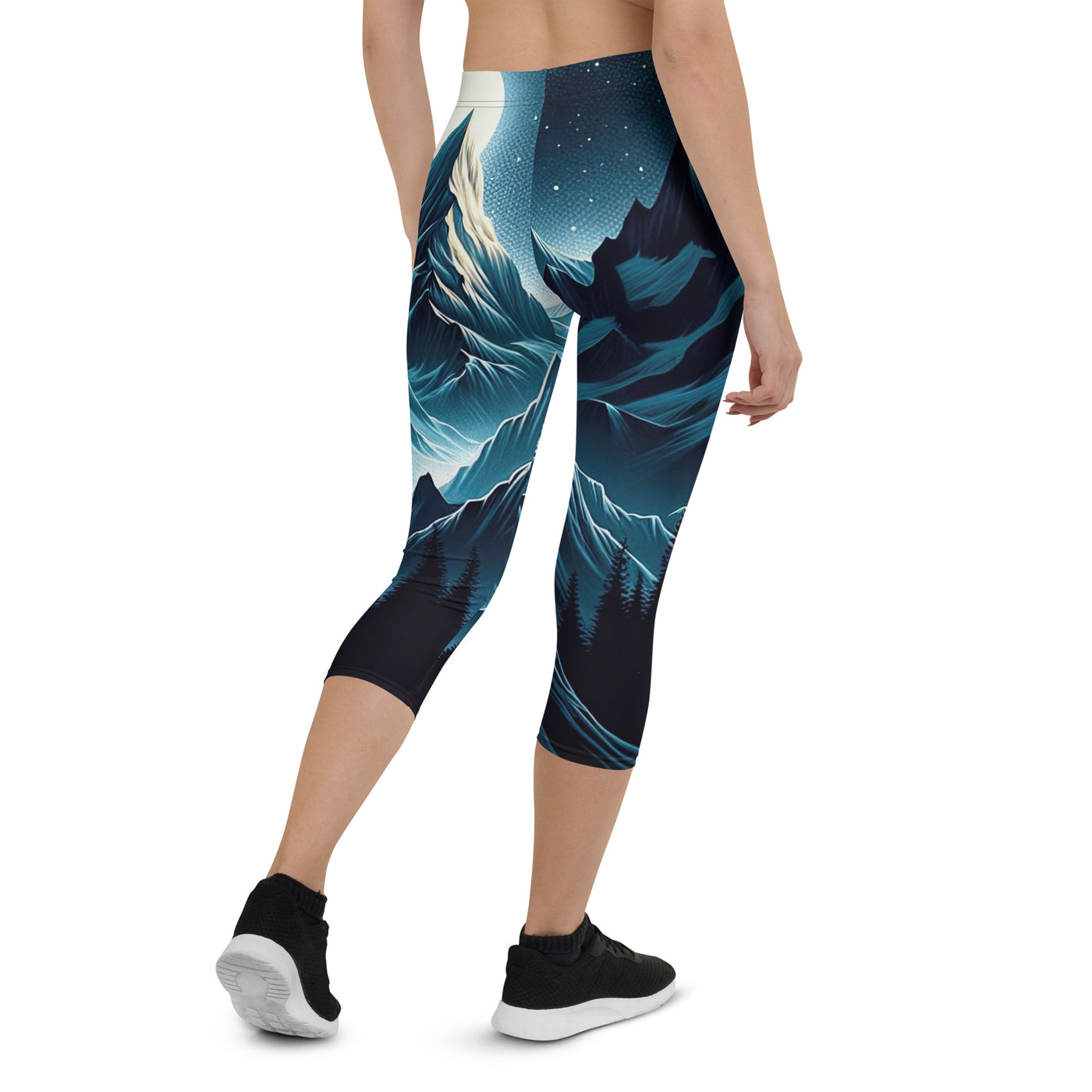 Alpennacht mit Zelt: Mondglanz auf Gipfeln und Tälern, sternenklarer Himmel - Capri Leggings (All-Over Print) berge xxx yyy zzz