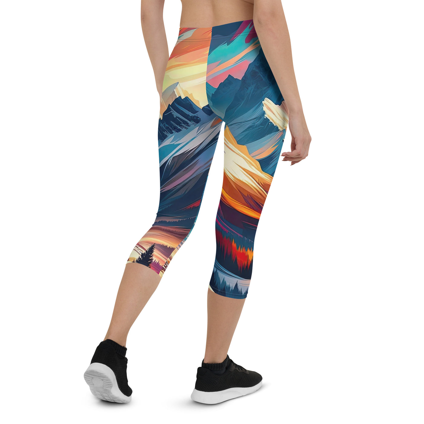 Moderne geometrische Alpen Kunst: Warmer Sonnenuntergangs Schein auf Schneegipfeln - Capri Leggings (All-Over Print) berge xxx yyy zzz