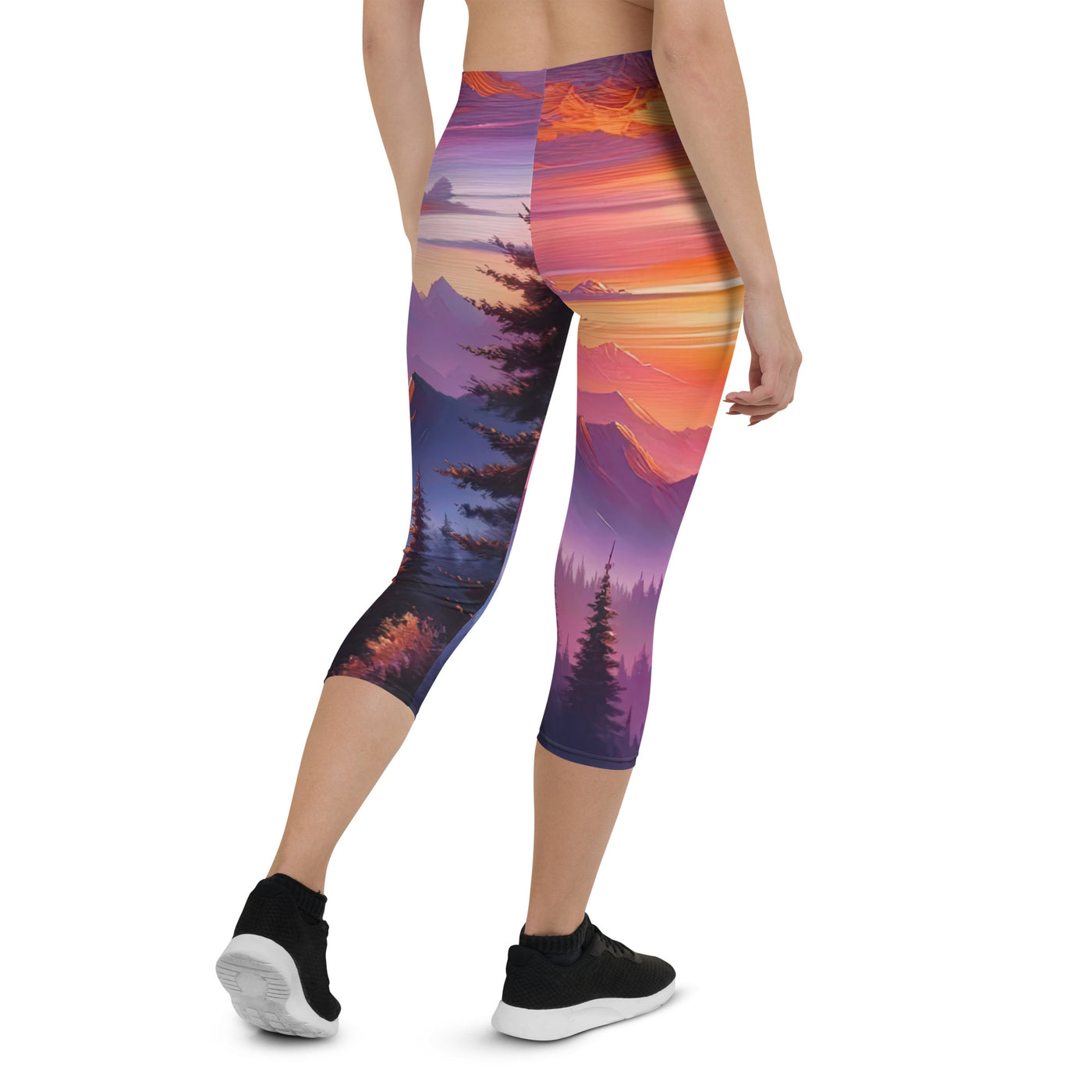 Ölgemälde der Alpenlandschaft im ätherischen Sonnenuntergang, himmlische Farbtöne - Capri Leggings (All-Over Print) berge xxx yyy zzz