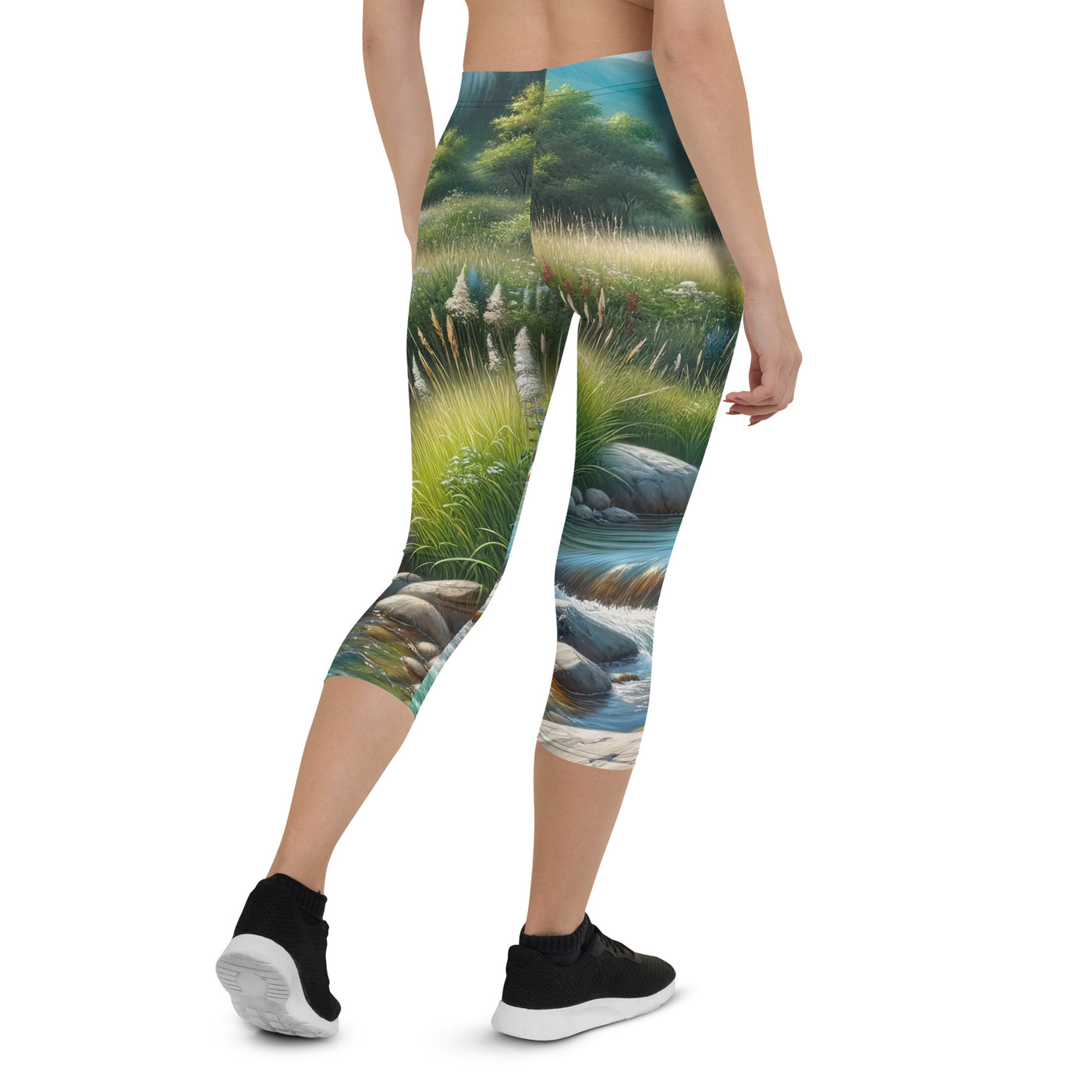 Sanfter Gebirgsbach in Ölgemälde, klares Wasser über glatten Felsen - Capri Leggings (All-Over Print) berge xxx yyy zzz