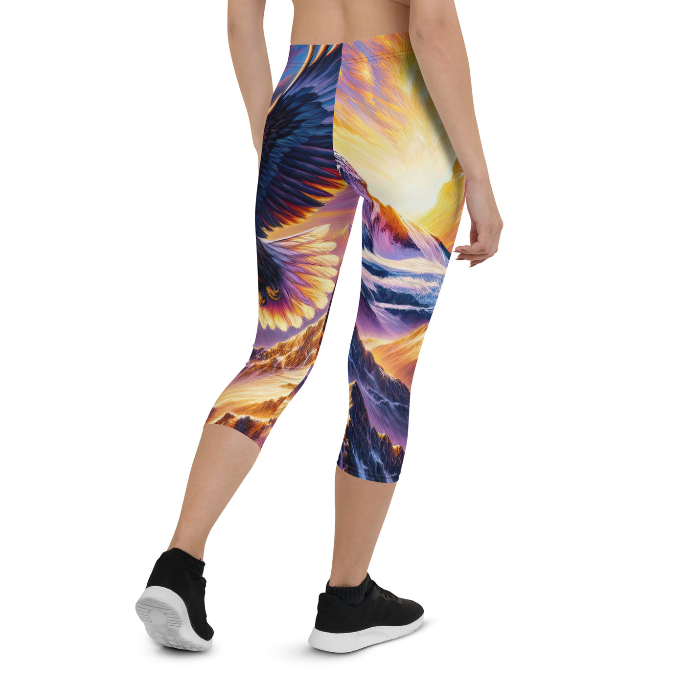 Ölgemälde eines Adlers im Sonnenaufgang der Alpen, gold-rosa beleuchtete Gipfel - Capri Leggings (All-Over Print) berge xxx yyy zzz