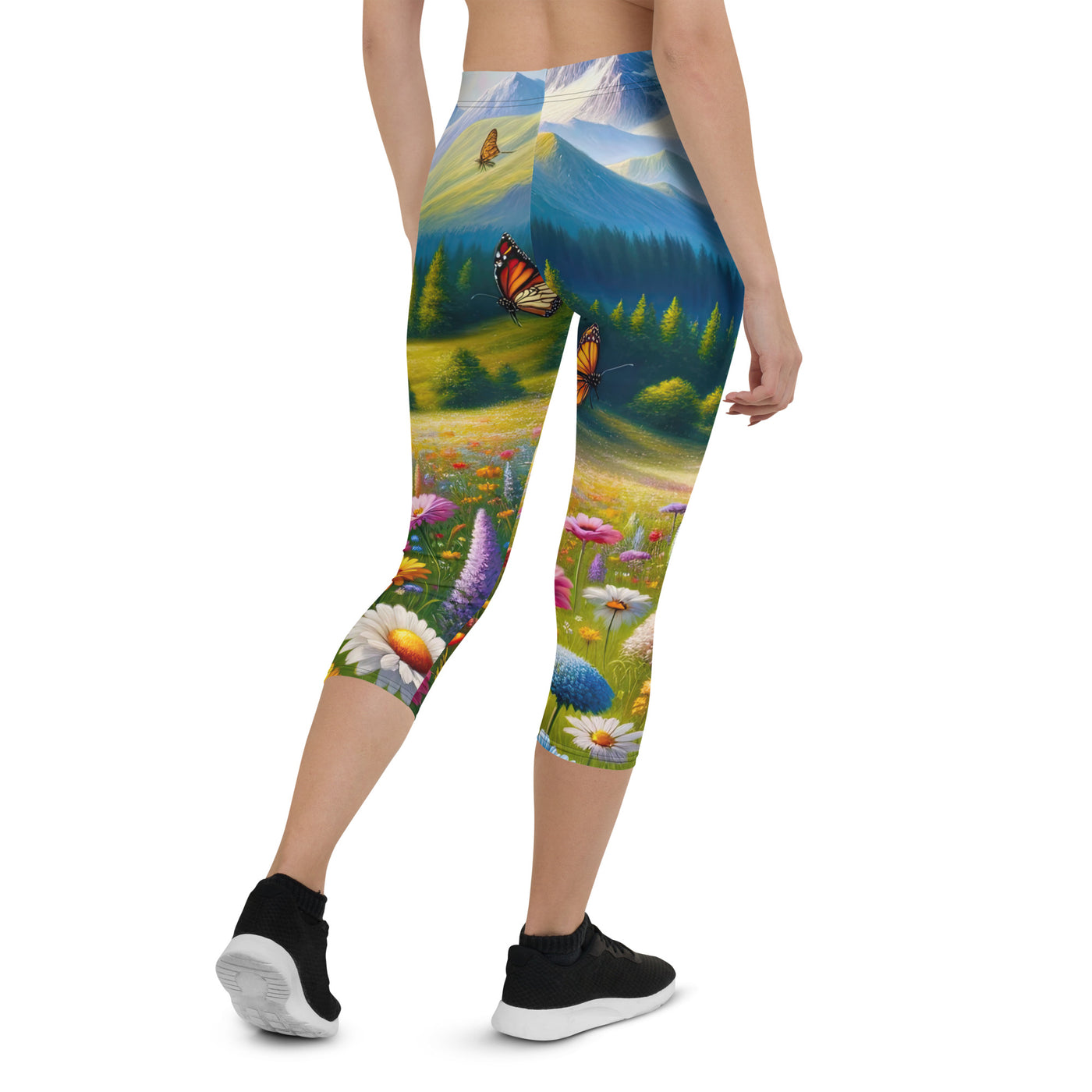 Ölgemälde einer ruhigen Almwiese, Oase mit bunter Wildblumenpracht - Capri Leggings (All-Over Print) camping xxx yyy zzz