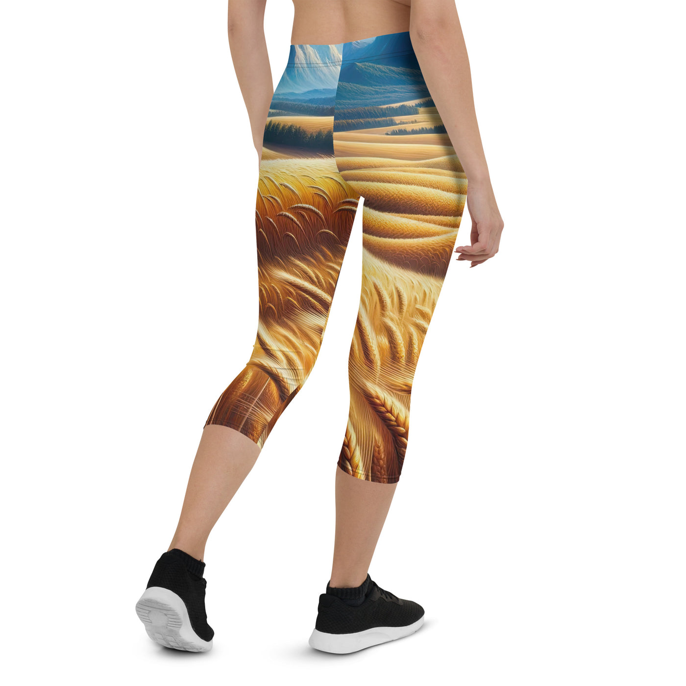 Ölgemälde eines weiten bayerischen Weizenfeldes, golden im Wind (TR) - Capri Leggings (All-Over Print) xxx yyy zzz