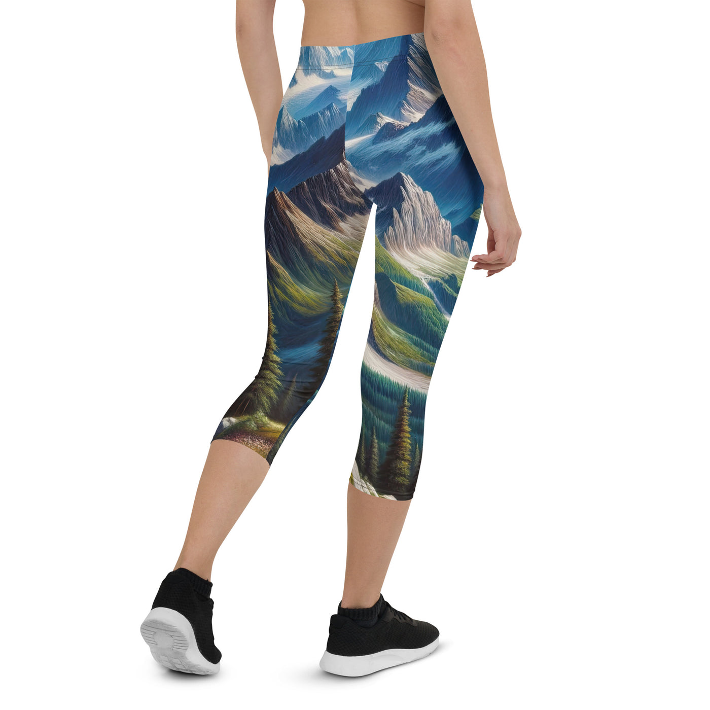 Panorama-Ölgemälde der Alpen mit schneebedeckten Gipfeln und schlängelnden Flusstälern - Capri Leggings (All-Over Print) berge xxx yyy zzz