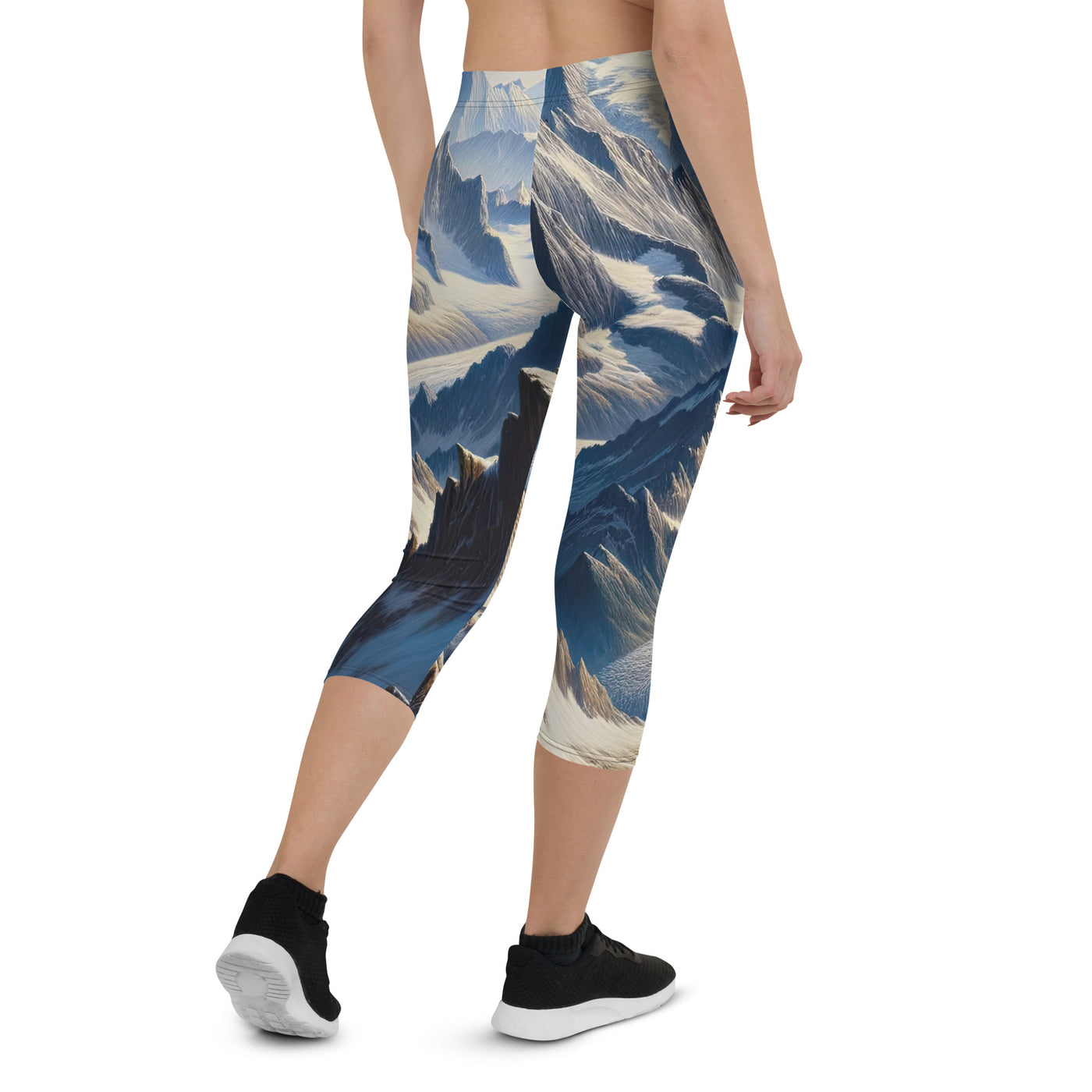 Ölgemälde der Alpen mit hervorgehobenen zerklüfteten Geländen im Licht und Schatten - Capri Leggings (All-Over Print) berge xxx yyy zzz