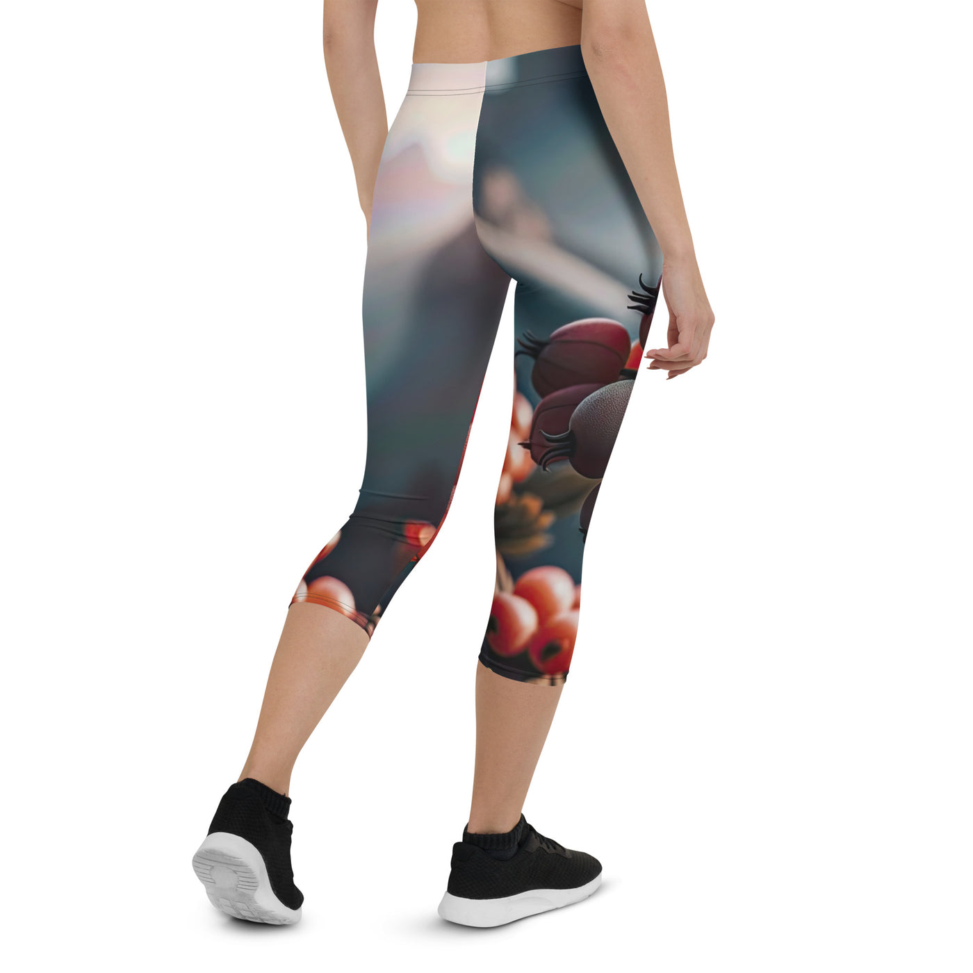 Foto einer Gruppe von Alpenbeeren mit kräftigen Farben und detaillierten Texturen - Capri Leggings (All-Over Print) berge xxx yyy zzz