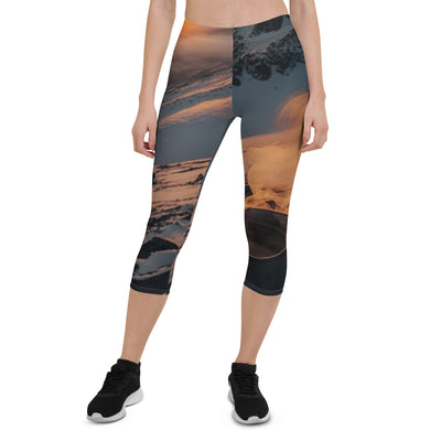 Heißer Kaffee auf einem schneebedeckten Berg - Capri Leggings (All-Over Print) berge xxx XL