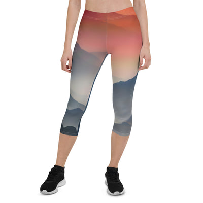 Sonnteruntergang, Gebirge und Nebel - Landschaftsmalerei - Capri Leggings (All-Over Print) berge xxx XL