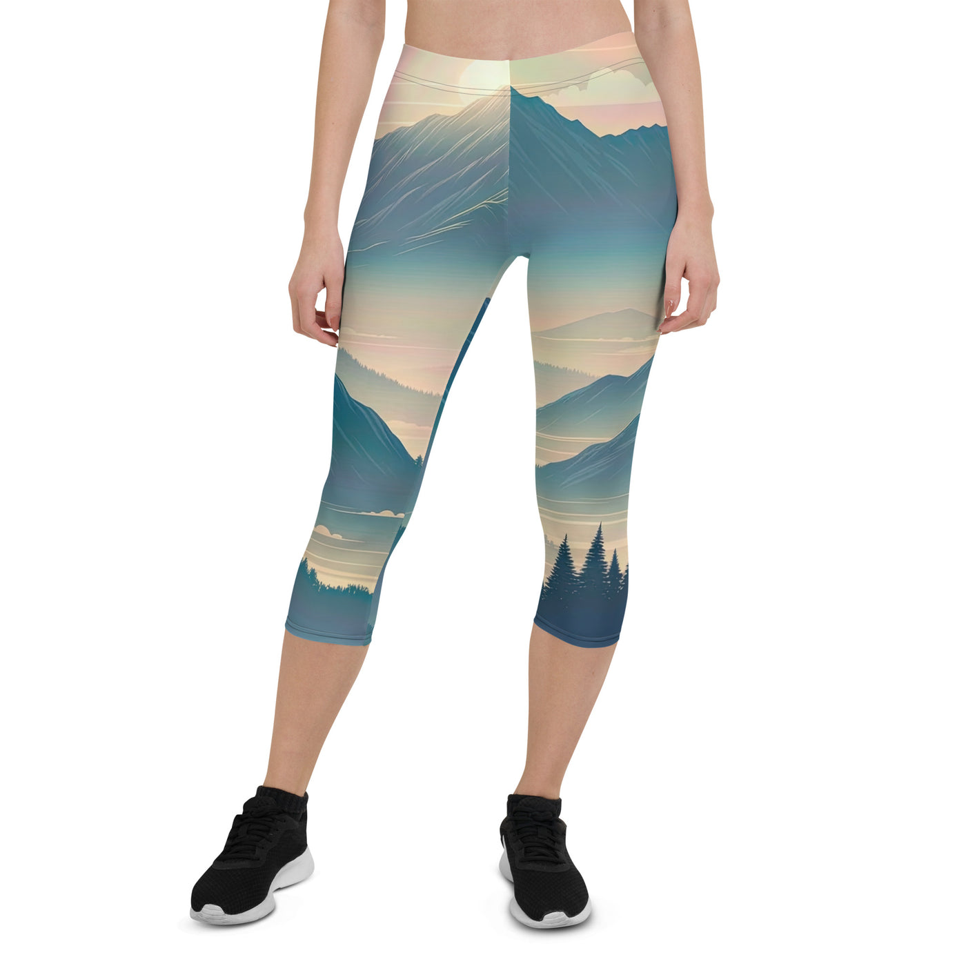 Bergszene bei Morgendämmerung, erste Sonnenstrahlen auf Bergrücken - Capri Leggings (All-Over Print) berge xxx yyy zzz XL