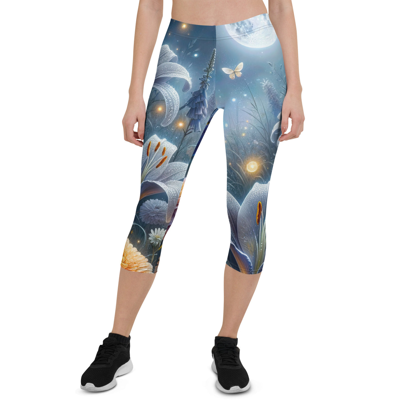 Ätherische Mondnacht auf blühender Wiese, silbriger Blumenglanz - Capri Leggings (All-Over Print) camping xxx yyy zzz XL