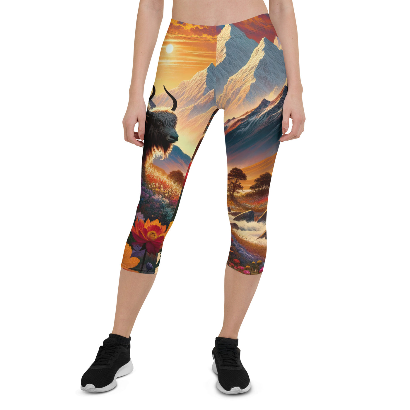 Magischer Alpenabend mit Hochlandkuh und goldener Sonnenkulisse - Capri Leggings (All-Over Print) berge xxx yyy zzz XL