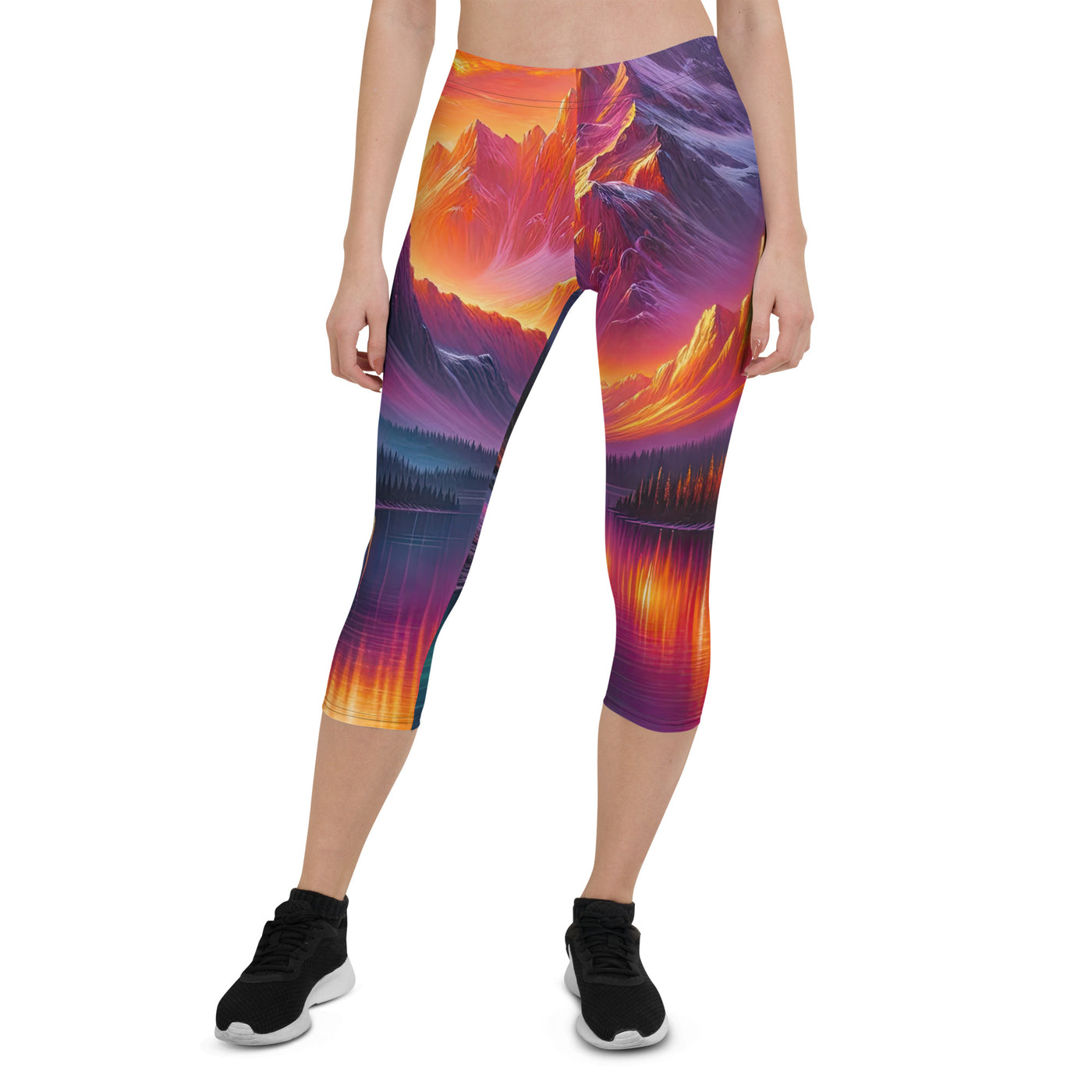 Ölgemälde eines Bootes auf einem Bergsee bei Sonnenuntergang, lebendige Orange-Lila Töne - Capri Leggings (All-Over Print) berge xxx yyy zzz XL