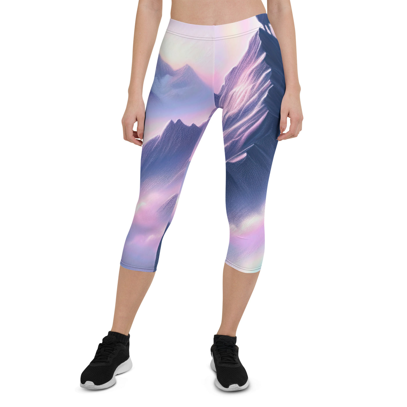 Pastellzeichnung der Alpen im Morgengrauen mit Steinbock in Rosa- und Lavendeltönen - Capri Leggings (All-Over Print) berge xxx yyy zzz XL