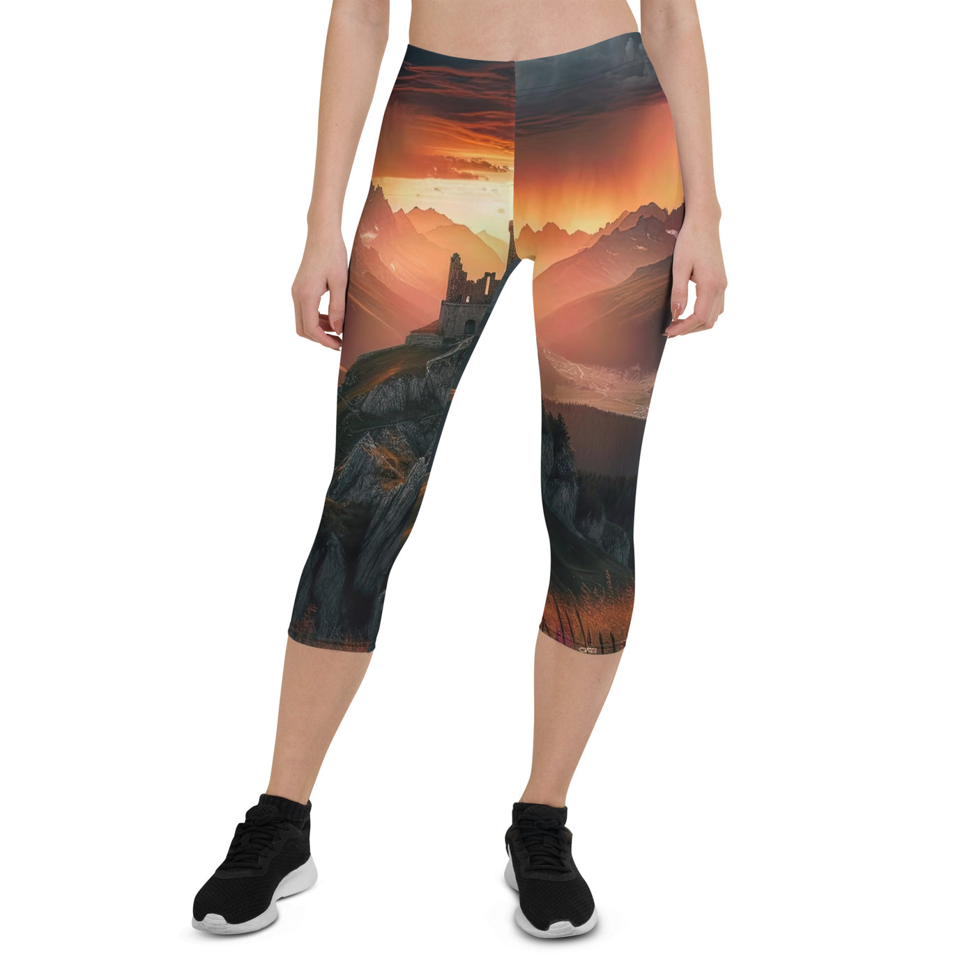 Foto einer Alpenburg bei stürmischem Sonnenuntergang, dramatische Wolken und Sonnenstrahlen - Capri Leggings (All-Over Print) berge xxx yyy zzz XL