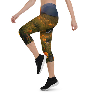 Gebirge, Sonnenblumen und Sonnenaufgang - Capri Leggings (All-Over Print) berge xxx