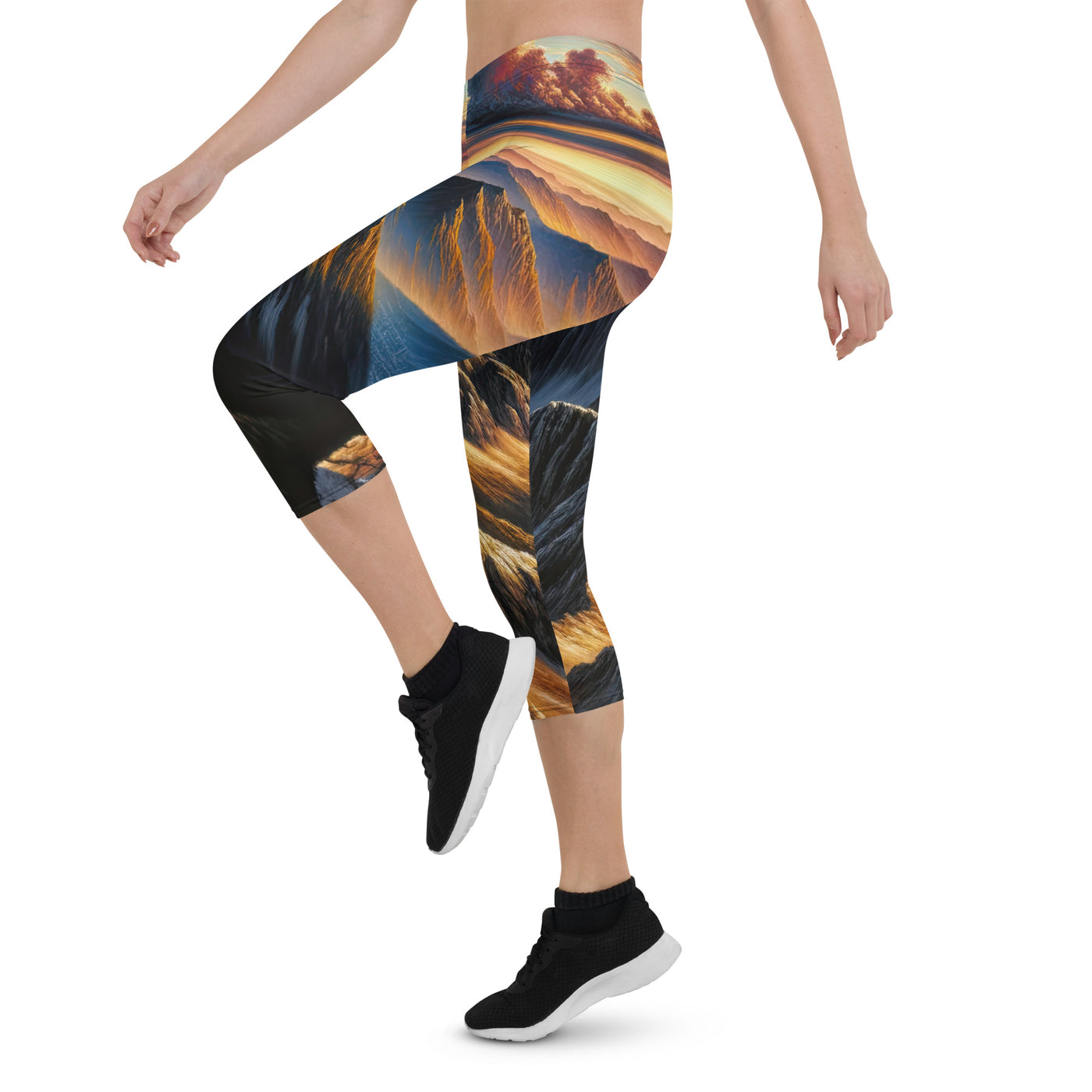 Alpen in Abenddämmerung: Acrylgemälde mit beleuchteten Berggipfeln - Capri Leggings (All-Over Print) berge xxx yyy zzz