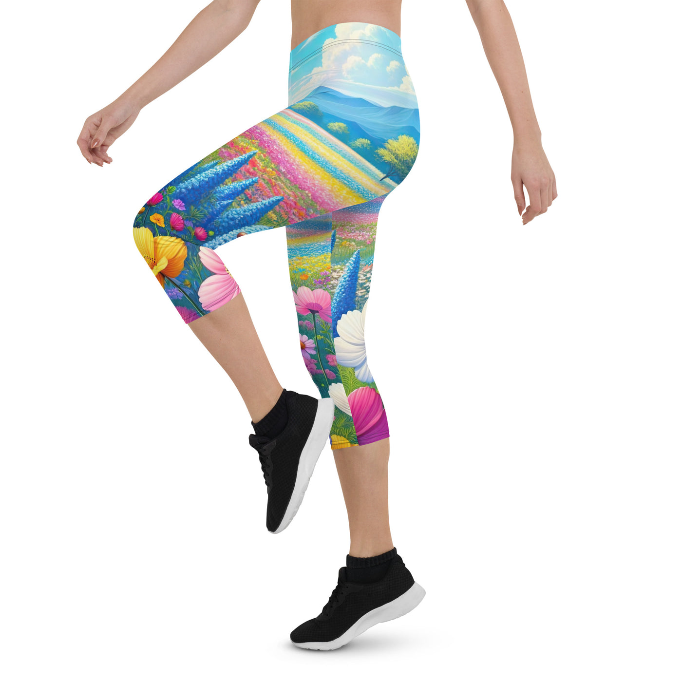 Weitläufiges Blumenfeld unter himmelblauem Himmel, leuchtende Flora - Capri Leggings (All-Over Print) camping xxx yyy zzz