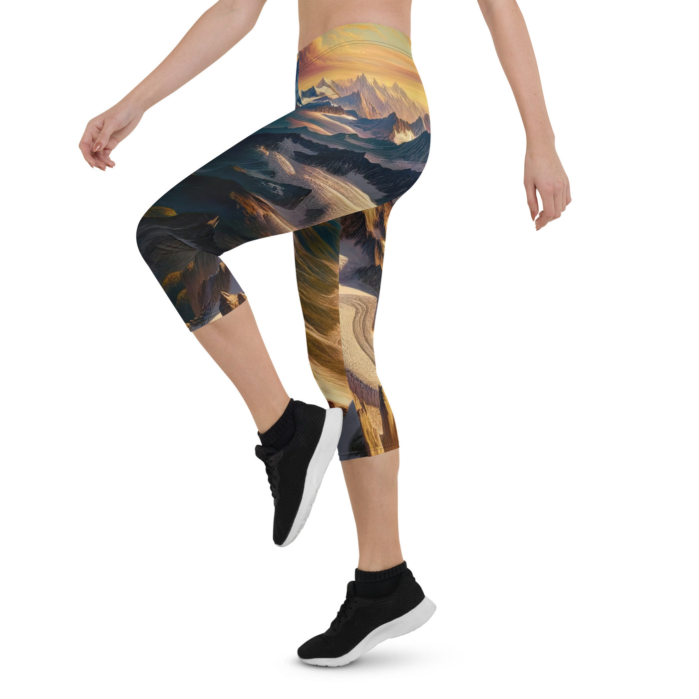 Ölgemälde eines Wanderers auf einem Hügel mit Panoramablick auf schneebedeckte Alpen und goldenen Himmel - Capri Leggings (All-Over Print) wandern xxx yyy zzz