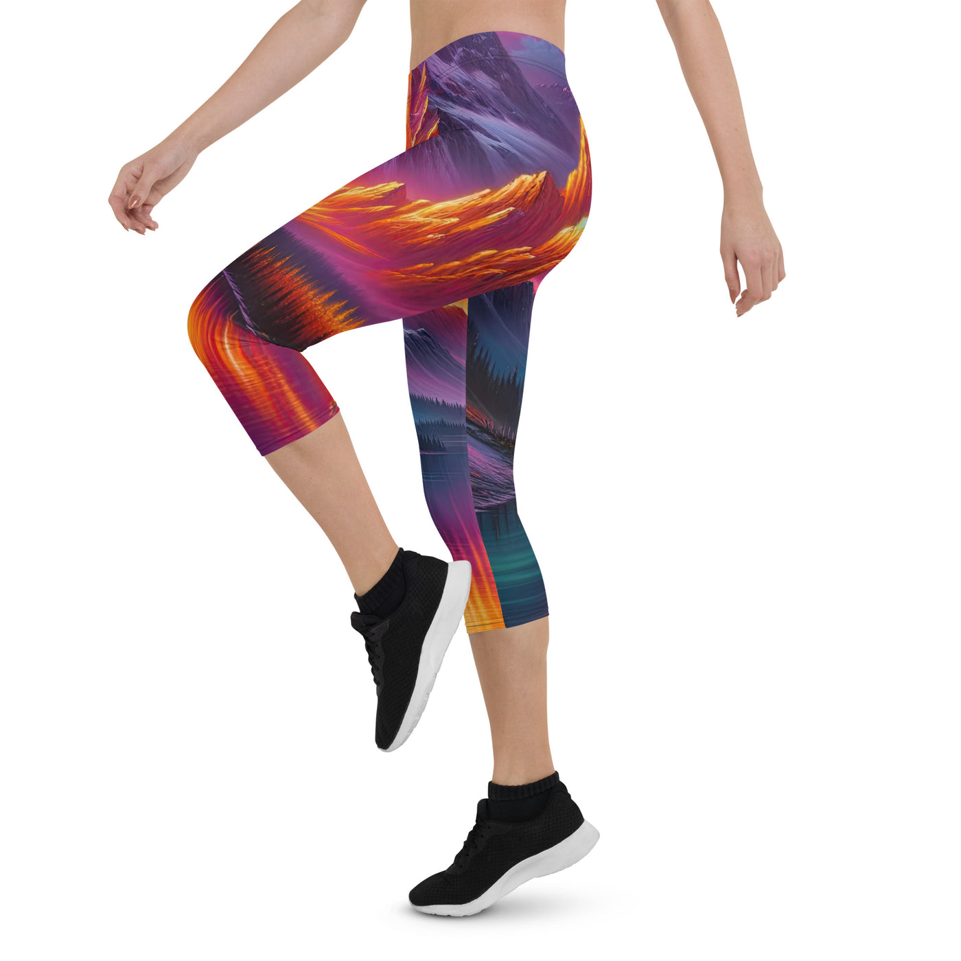 Ölgemälde eines Bootes auf einem Bergsee bei Sonnenuntergang, lebendige Orange-Lila Töne - Capri Leggings (All-Over Print) berge xxx yyy zzz