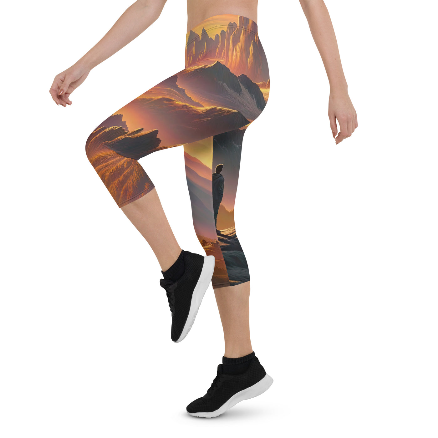 Ölgemälde der Alpen in der goldenen Stunde mit Wanderer, Orange-Rosa Bergpanorama - Capri Leggings (All-Over Print) wandern xxx yyy zzz