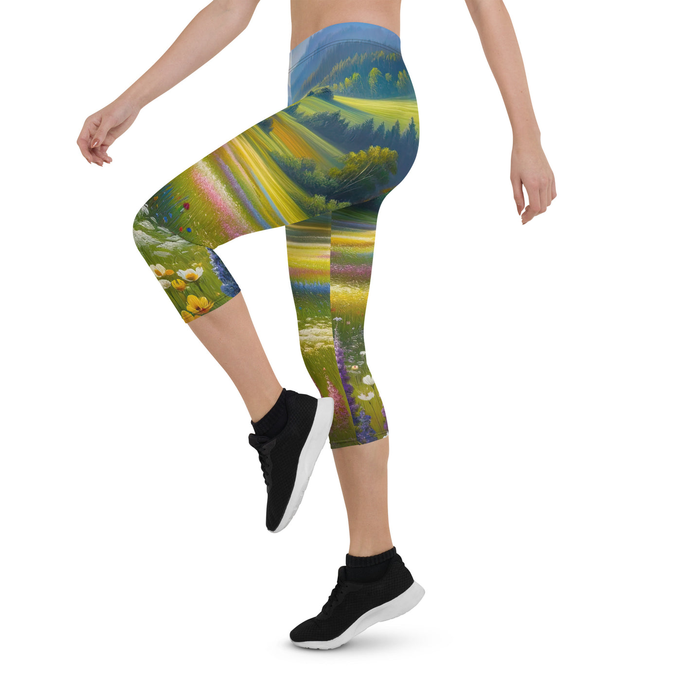 Ölgemälde einer Almwiese, Meer aus Wildblumen in Gelb- und Lilatönen - Capri Leggings (All-Over Print) berge xxx yyy zzz