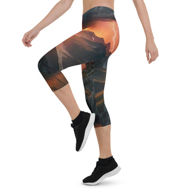 Foto einer Alpenburg bei stürmischem Sonnenuntergang, dramatische Wolken und Sonnenstrahlen - Capri Leggings (All-Over Print) berge xxx yyy zzz