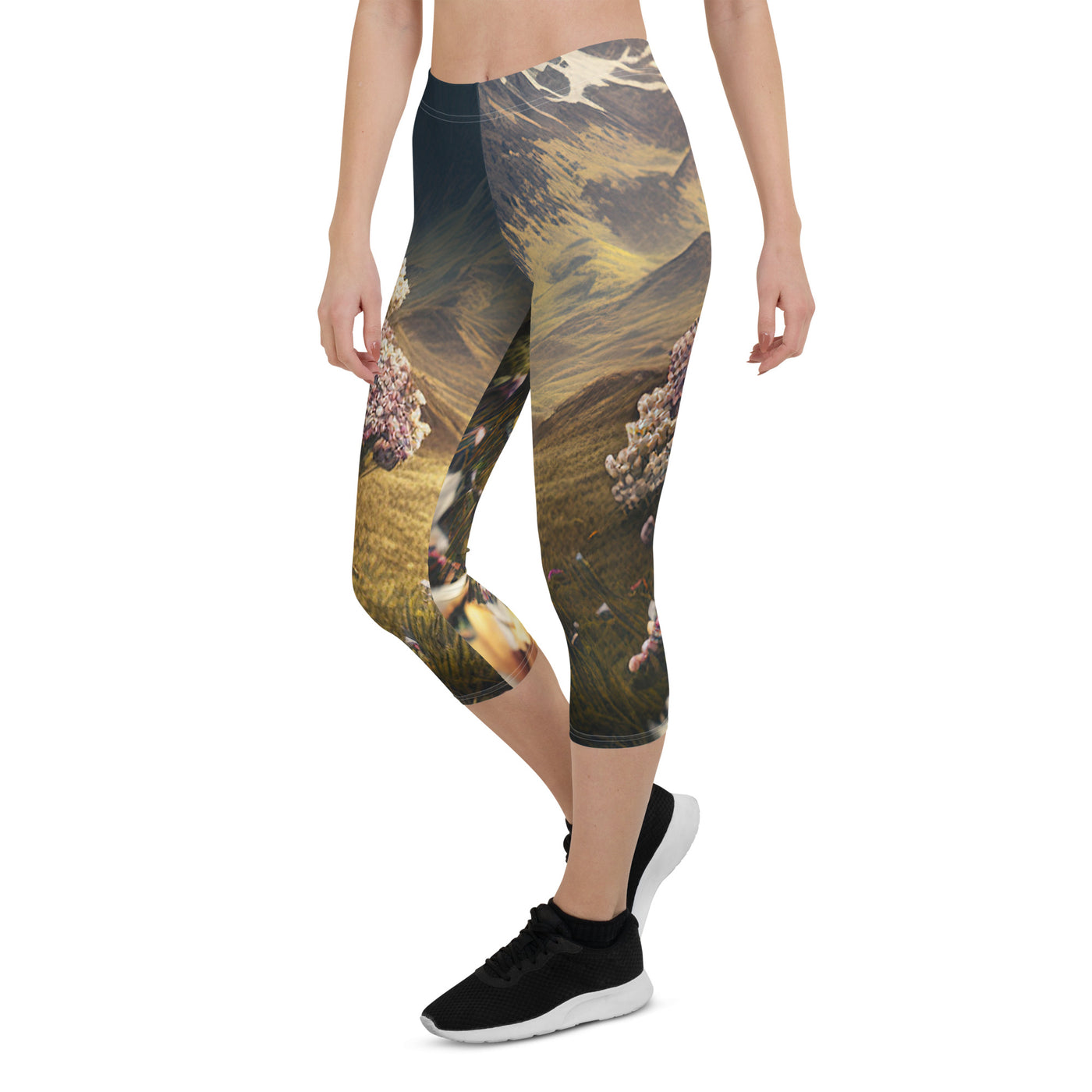 Epischer Berg, steiniger Weg und Blumen - Realistische Malerei - Capri Leggings (All-Over Print) berge xxx