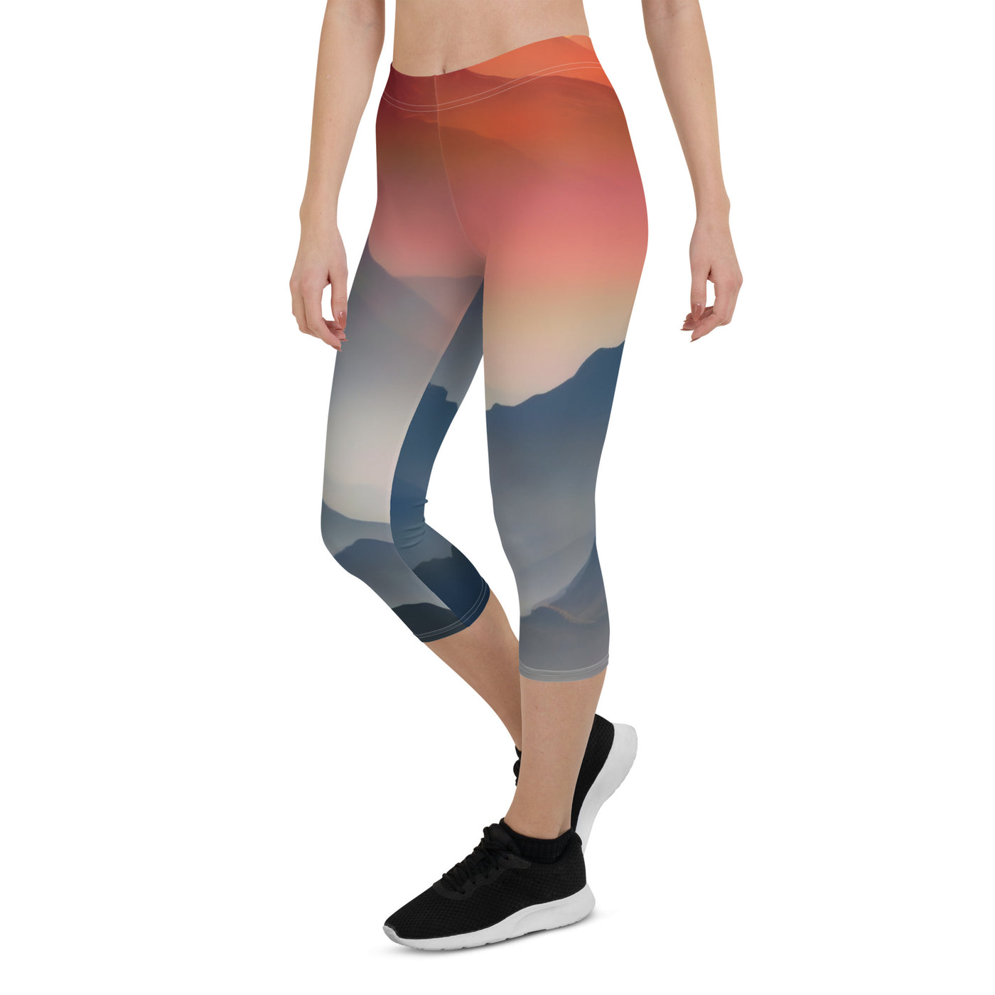 Sonnteruntergang, Gebirge und Nebel - Landschaftsmalerei - Capri Leggings (All-Over Print) berge xxx