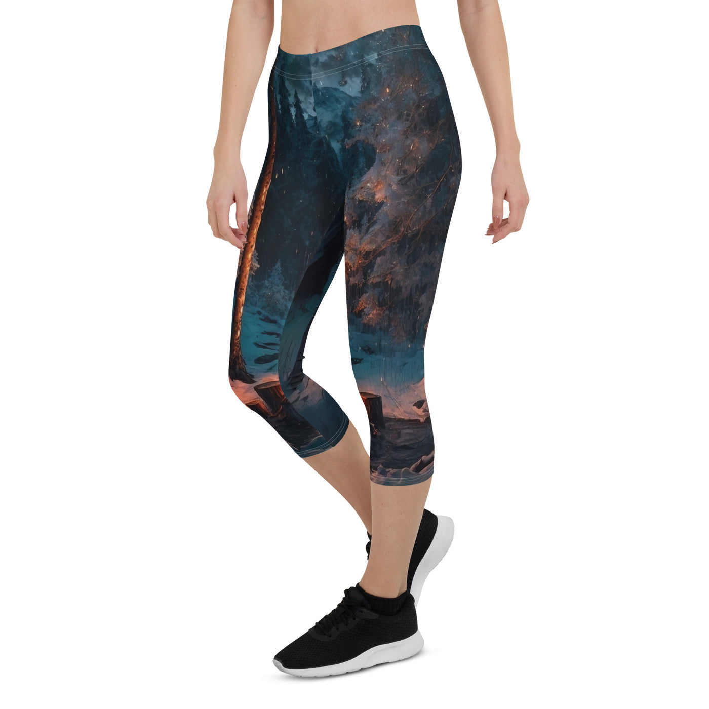 Lagerfeuer beim Camping - Wald mit Schneebedeckten Bäumen - Malerei - Capri Leggings (All-Over Print) camping xxx