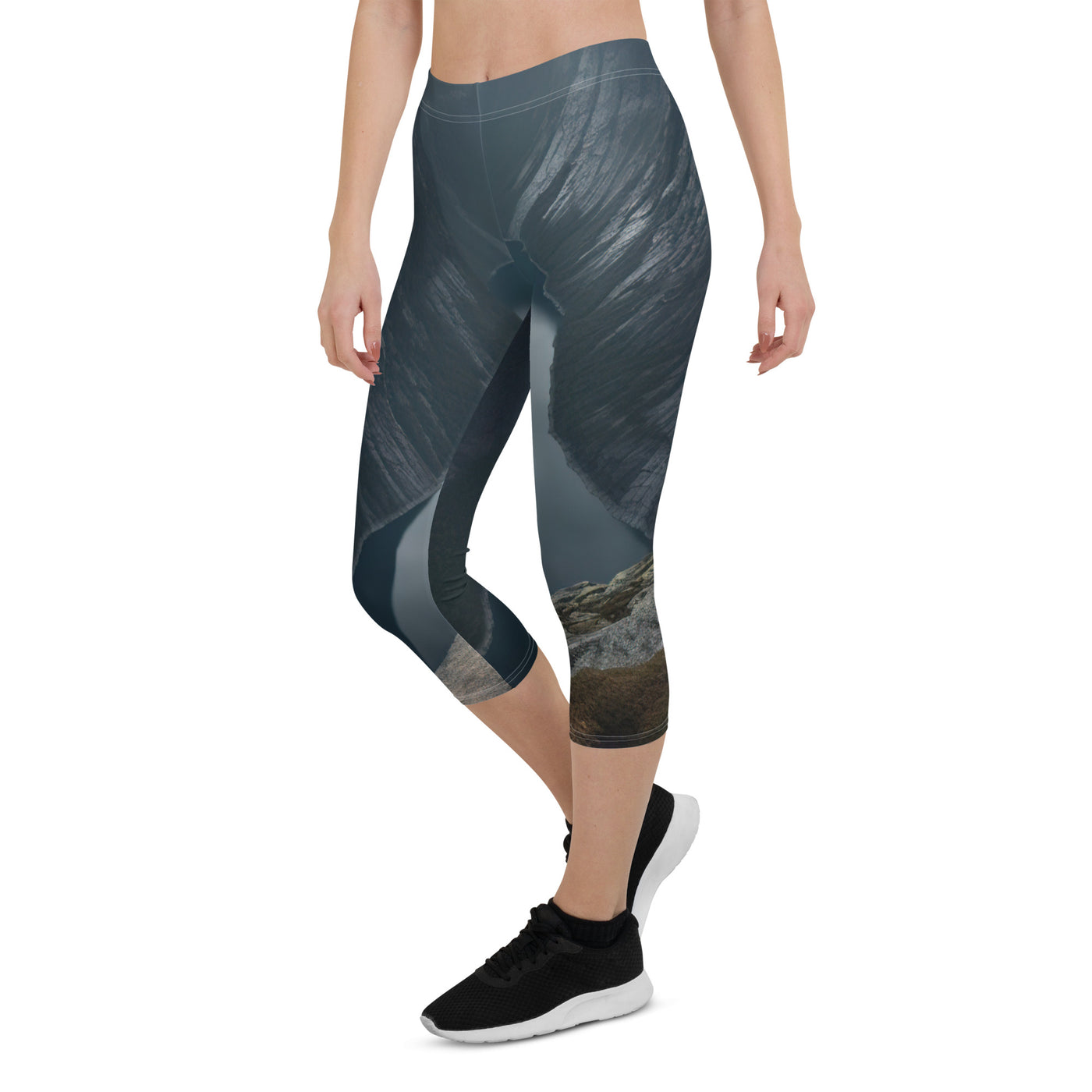 Mann auf Bergklippe - Norwegen - Capri Leggings (All-Over Print) berge xxx