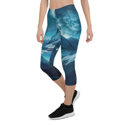 Winterabend in den Bergen: Digitale Kunst mit Sternenhimmel - Capri Leggings (All-Over Print) berge xxx yyy zzz