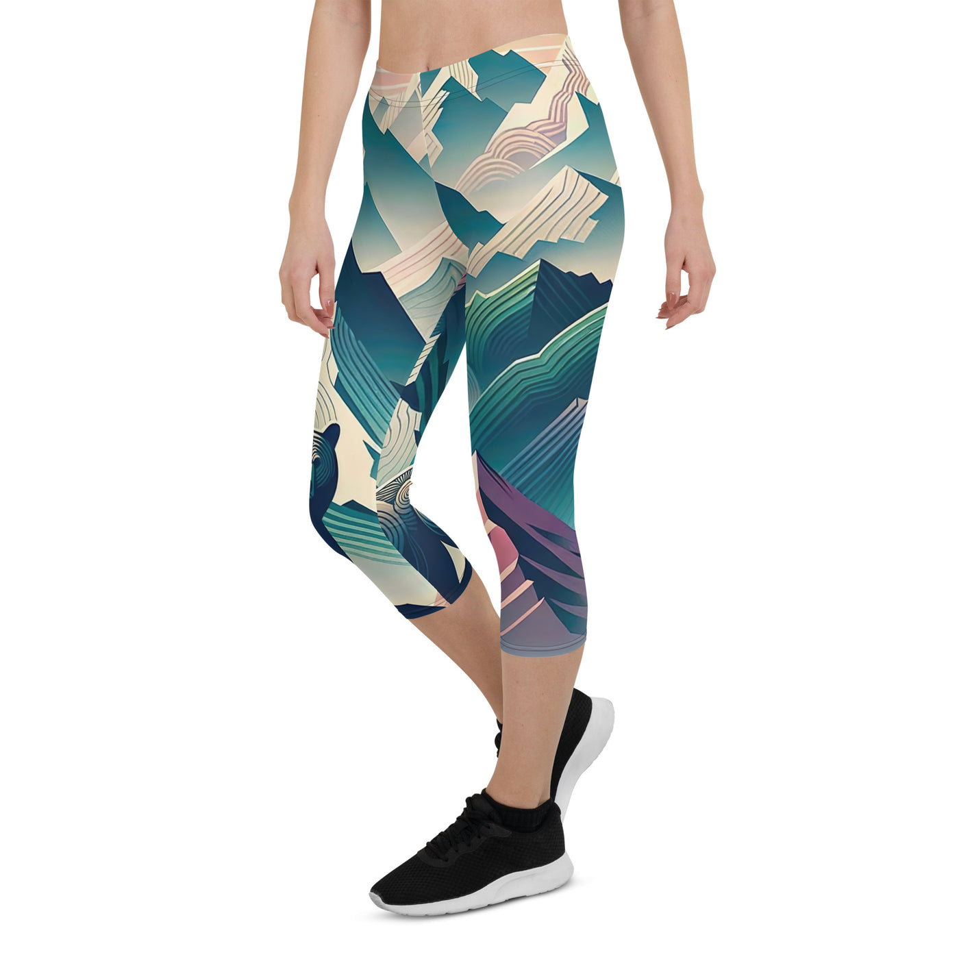 Bär im Panoramablick der Alpen, moderne Kunst-Gebirgsschichten - Capri Leggings (All-Over Print) camping xxx yyy zzz