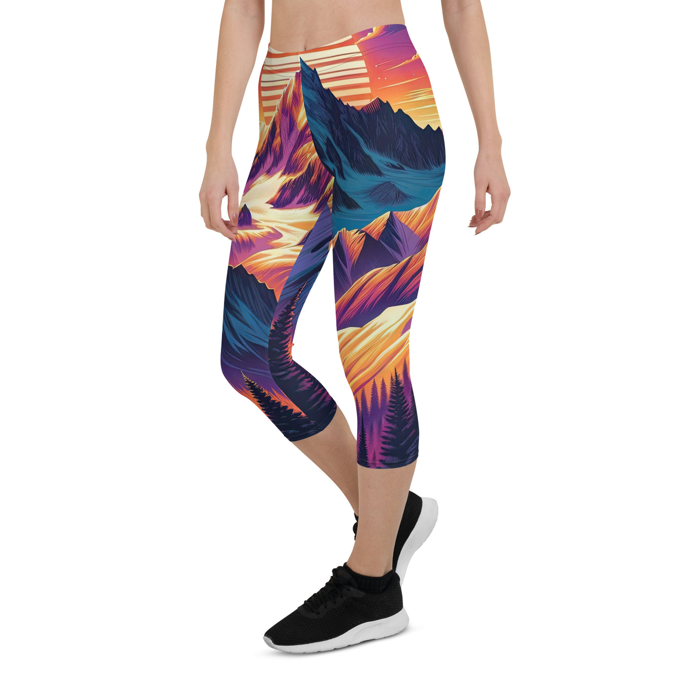 Lebendiger Alpen-Sonnenuntergang, schneebedeckte Gipfel in warmen Tönen - Capri Leggings (All-Over Print) berge xxx yyy zzz