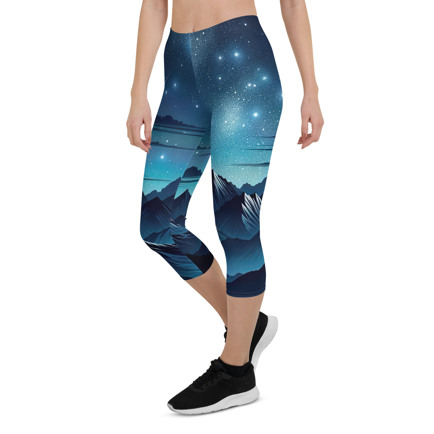 Alpen unter Sternenhimmel mit glitzernden Sternen und Meteoren - Capri Leggings (All-Over Print) berge xxx yyy zzz