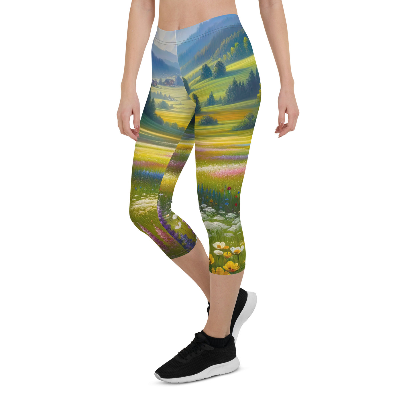 Ölgemälde einer Almwiese, Meer aus Wildblumen in Gelb- und Lilatönen - Capri Leggings (All-Over Print) berge xxx yyy zzz