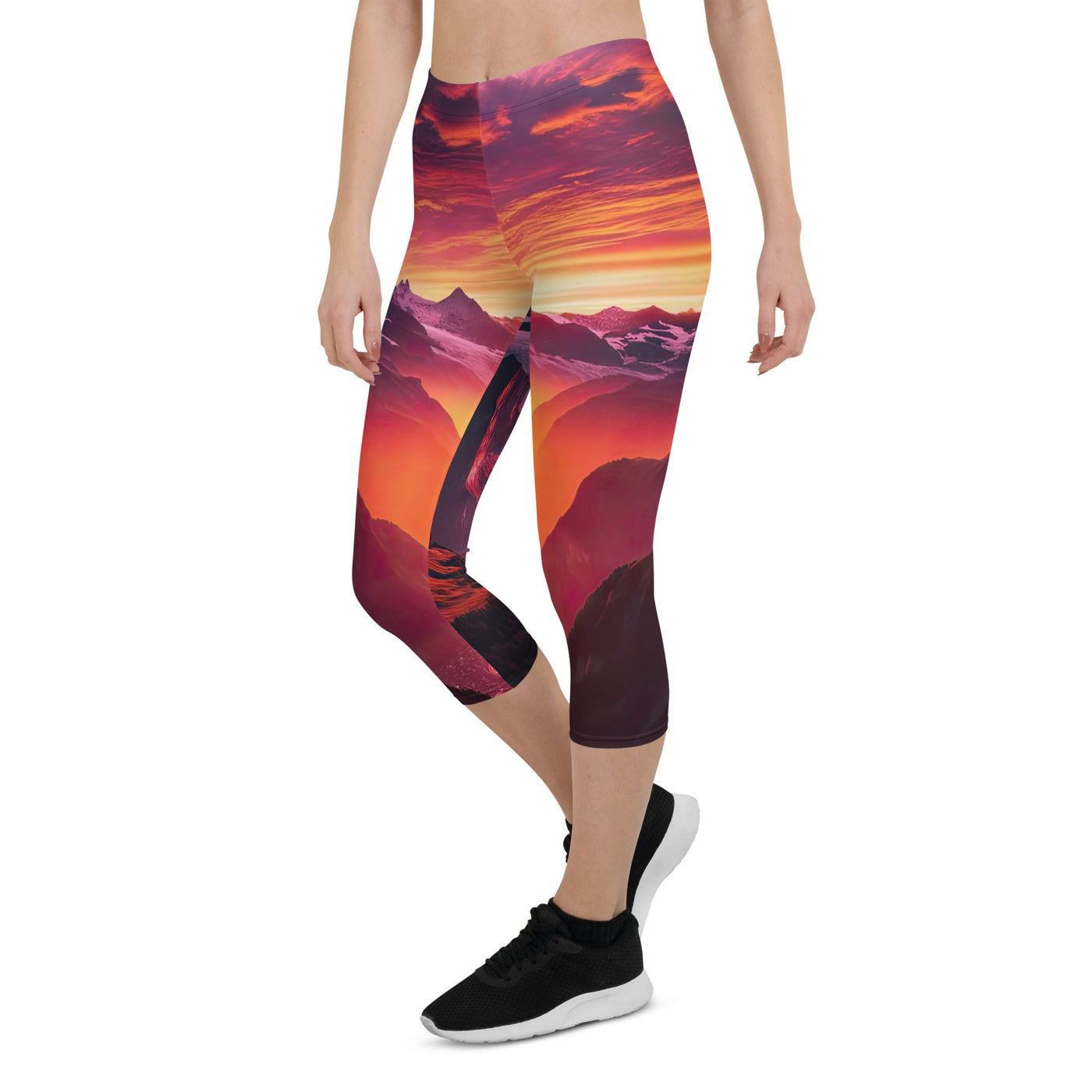 Foto der Schweizer Alpen im Sonnenuntergang, Himmel in surreal glänzenden Farbtönen - Capri Leggings (All-Over Print) wandern xxx yyy zzz