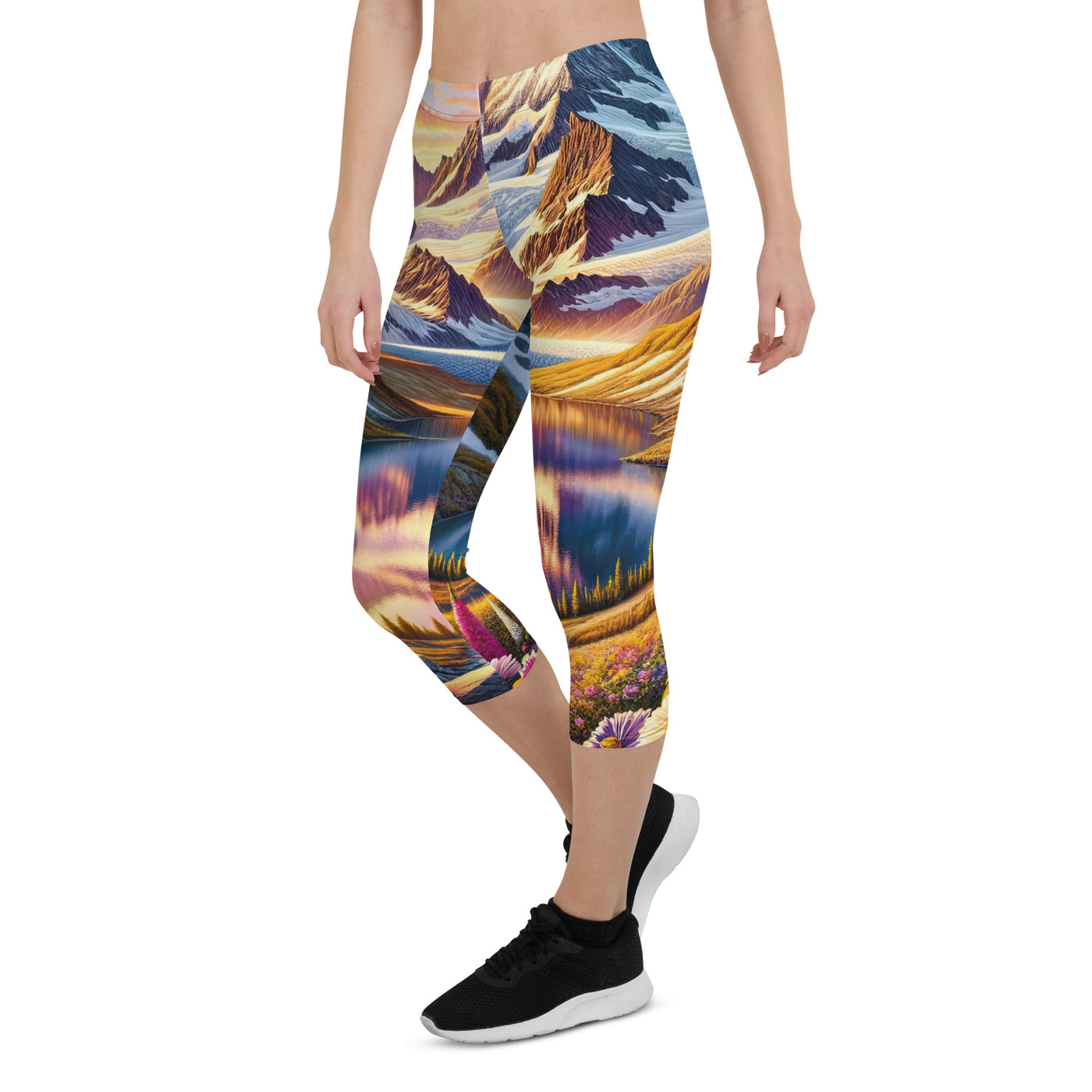 Quadratische Illustration der Alpen mit schneebedeckten Gipfeln und Wildblumen - Capri Leggings (All-Over Print) berge xxx yyy zzz