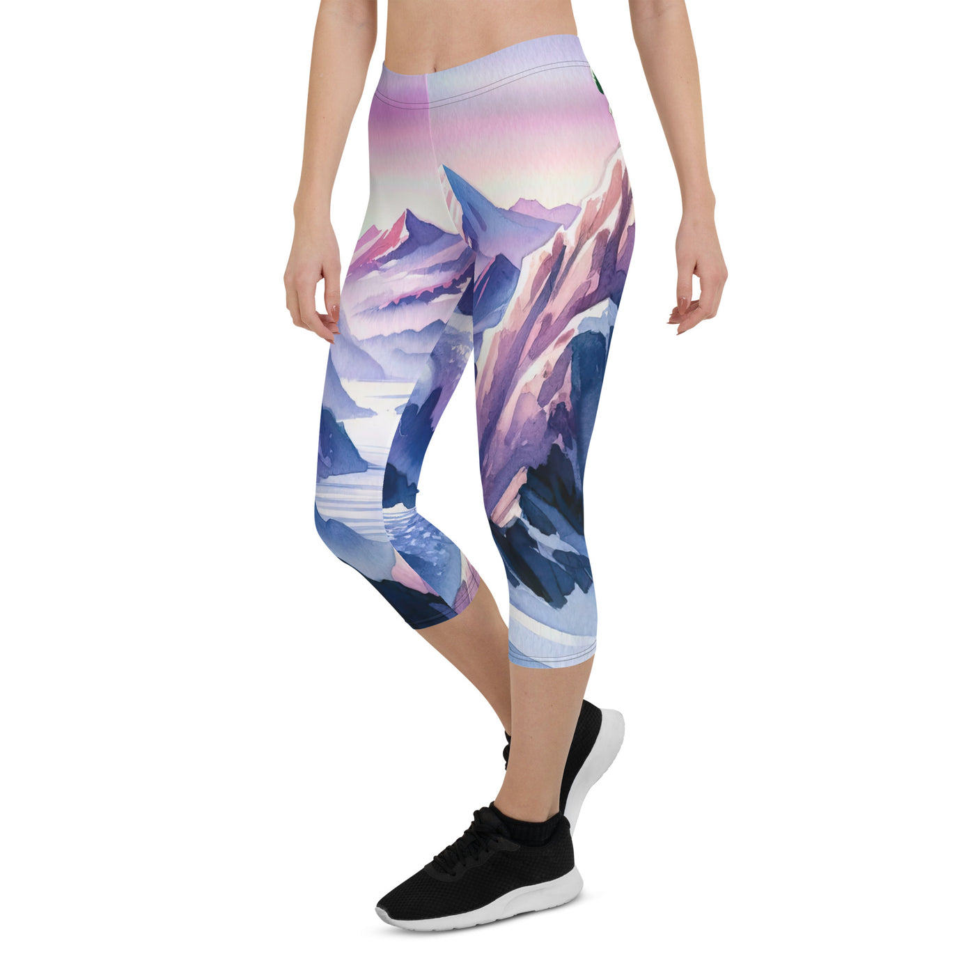 Aquarell eines Bergsteigers auf einem Alpengipfel in der Abenddämmerung - Capri Leggings (All-Over Print) wandern xxx yyy zzz