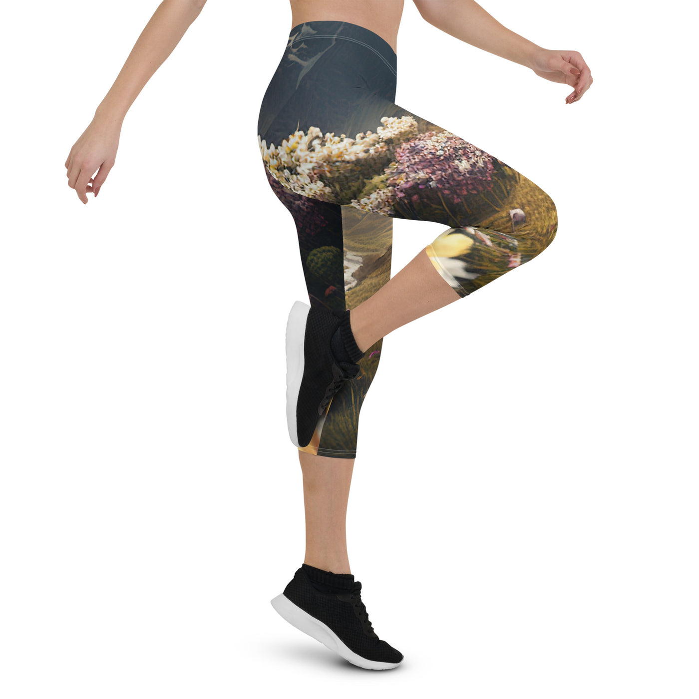 Epischer Berg, steiniger Weg und Blumen - Realistische Malerei - Capri Leggings (All-Over Print) berge xxx