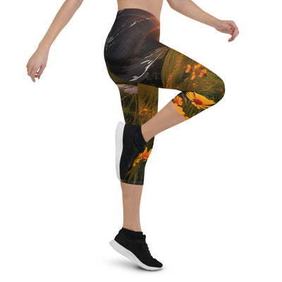 Gebirge, Sonnenblumen und Sonnenaufgang - Capri Leggings (All-Over Print) berge xxx