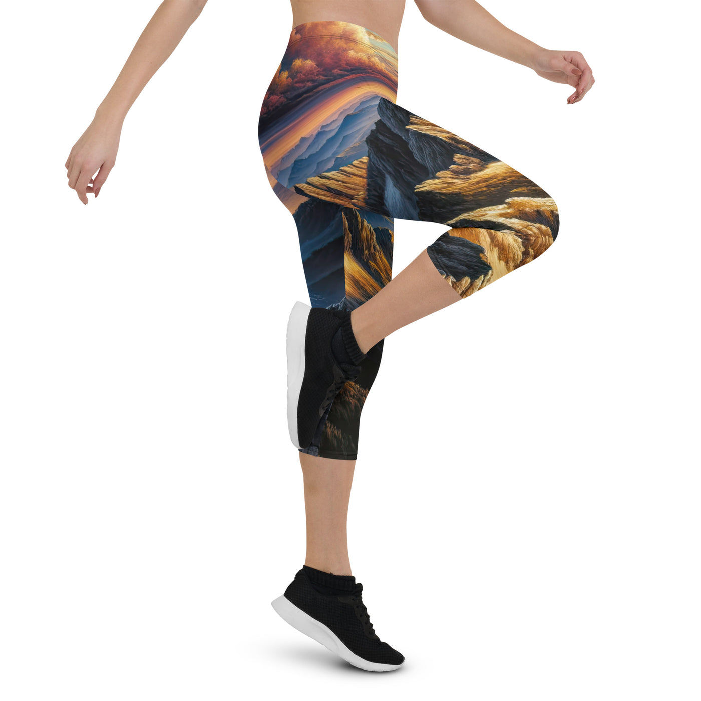 Alpen in Abenddämmerung: Acrylgemälde mit beleuchteten Berggipfeln - Capri Leggings (All-Over Print) berge xxx yyy zzz