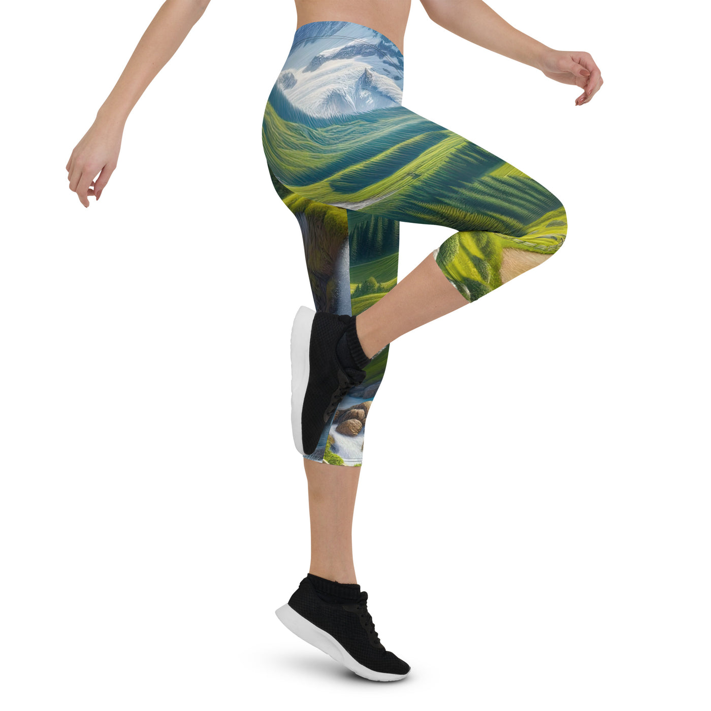 Wanderer in den Bergen und Wald: Digitale Malerei mit grünen kurvenreichen Pfaden - Capri Leggings (All-Over Print) wandern xxx yyy zzz