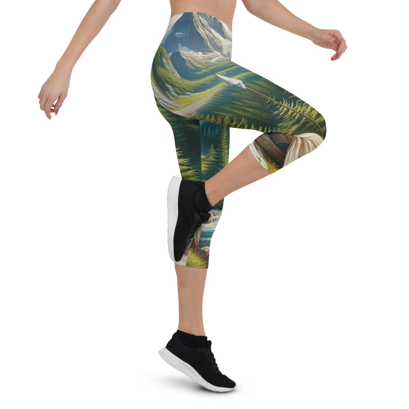 Ölgemälde der Alpensommerlandschaft mit Zelt, Gipfeln, Wäldern und Bächen - Capri Leggings (All-Over Print) camping xxx yyy zzz