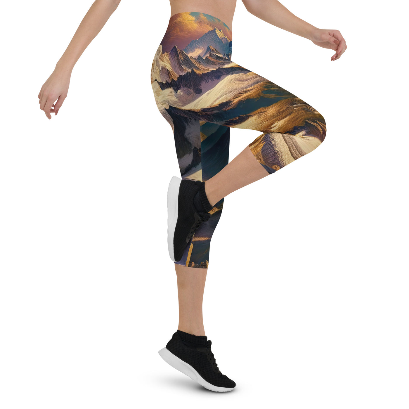 Ölgemälde eines Wanderers auf einem Hügel mit Panoramablick auf schneebedeckte Alpen und goldenen Himmel - Capri Leggings (All-Over Print) wandern xxx yyy zzz