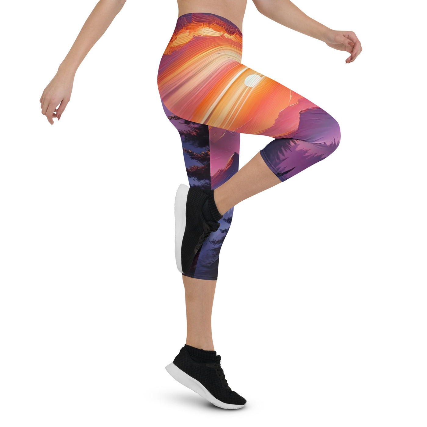 Ölgemälde der Alpenlandschaft im ätherischen Sonnenuntergang, himmlische Farbtöne - Capri Leggings (All-Over Print) berge xxx yyy zzz